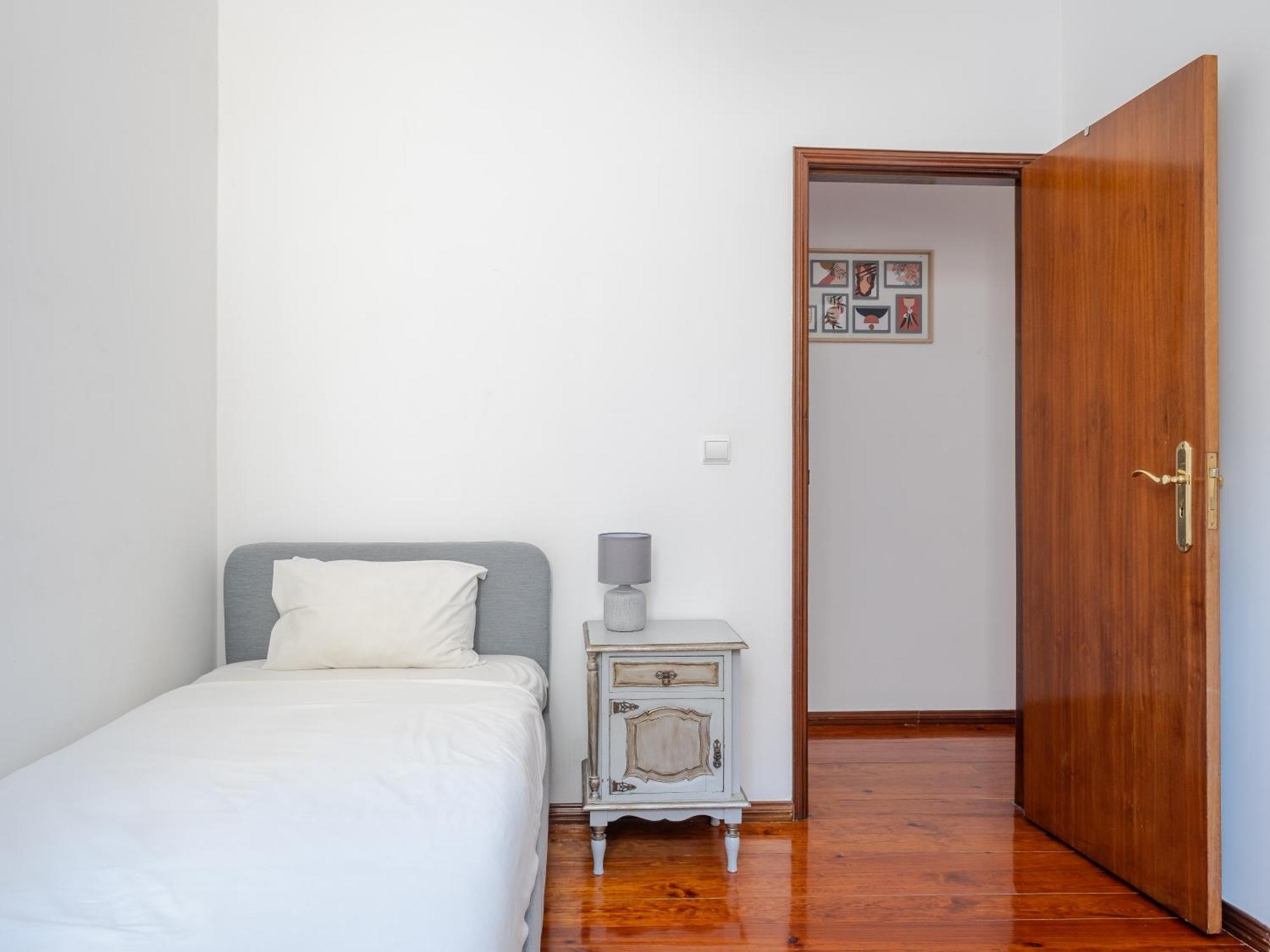 Cool Apartment Near Alfama Lisbon Exterior photo